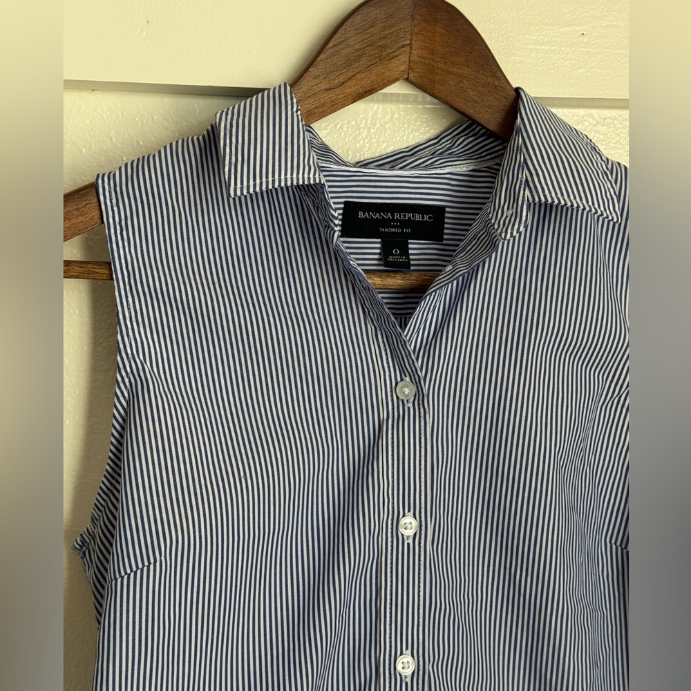 Banana Republic Tailored Fit Sleeveless Button-Down Top Blue White Stripe Size 0 - Picture 3 of 9